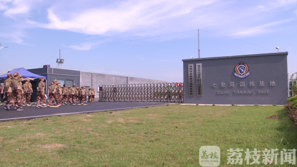 江蘇南京:感受“特警力量” 探秘現(xiàn)實(shí)中兩支反恐精英部隊(duì)(組圖) 江蘇南京:感受“特警力量” 探秘現(xiàn)實(shí)中兩支反恐精英部隊(duì)(組圖)